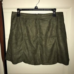 Boutique Olive Green Suede Skirt - onetheland